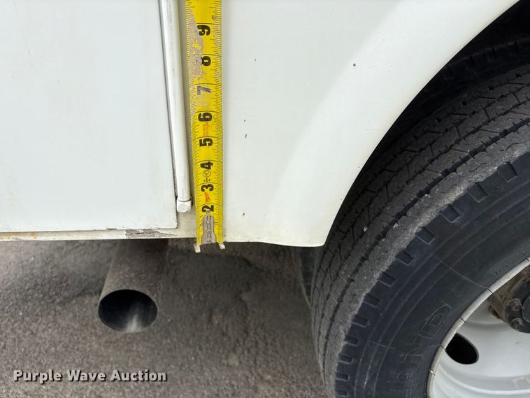 image for item DO5235 2004 Ford F450 Super Duty Ext. Cab utility / service truck