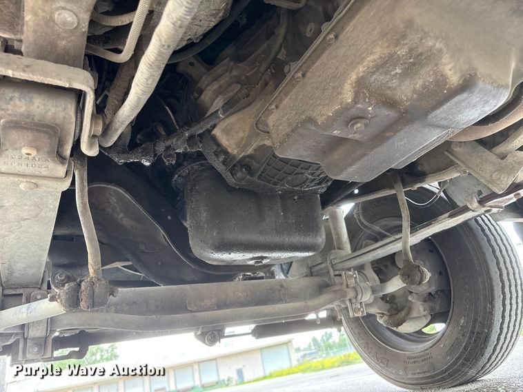image for item DO5235 2004 Ford F450 Super Duty Ext. Cab utility / service truck