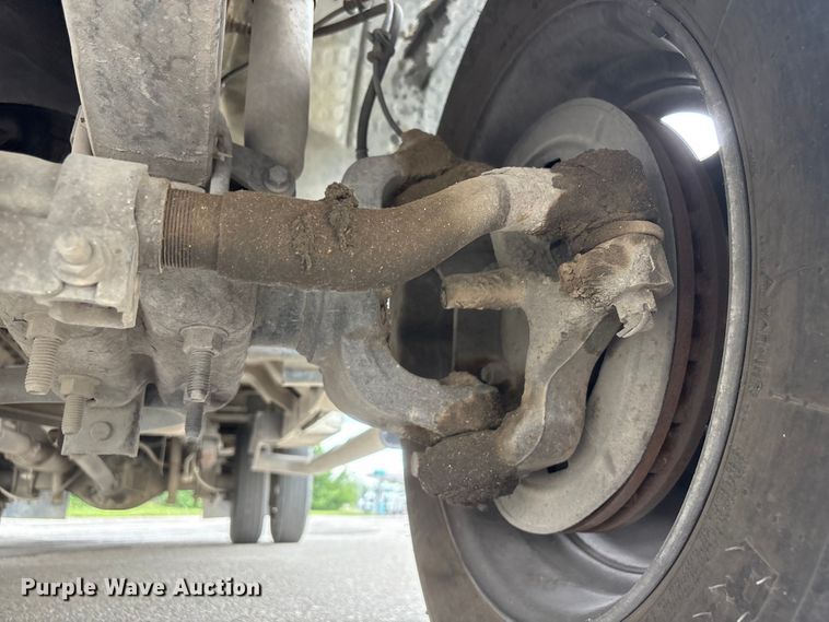 image for item DO5235 2004 Ford F450 Super Duty Ext. Cab utility / service truck