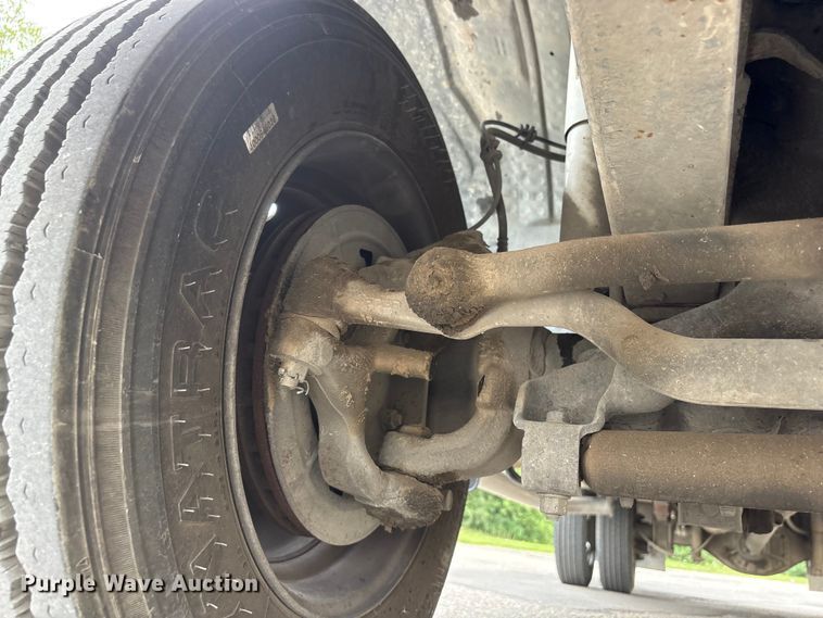 image for item DO5235 2004 Ford F450 Super Duty Ext. Cab utility / service truck