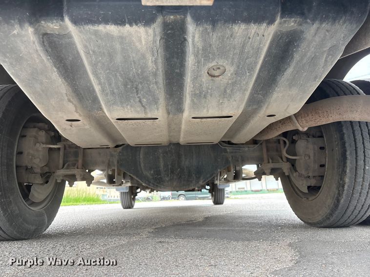 image for item DO5235 2004 Ford F450 Super Duty Ext. Cab utility / service truck