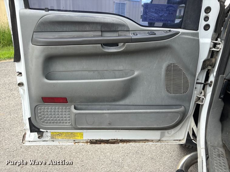 image for item DO5235 2004 Ford F450 Super Duty Ext. Cab utility / service truck