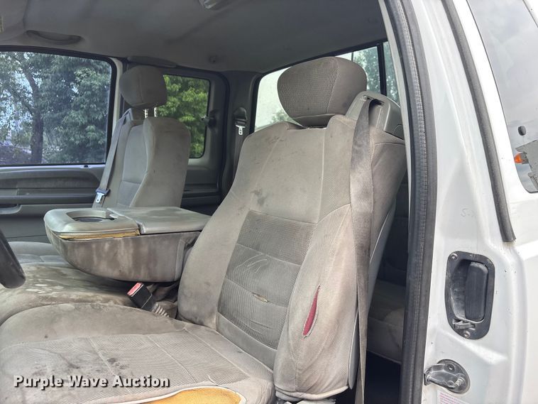 image for item DO5235 2004 Ford F450 Super Duty Ext. Cab utility / service truck