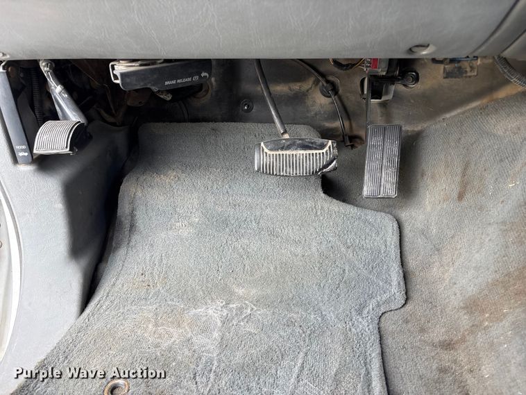 image for item DO5235 2004 Ford F450 Super Duty Ext. Cab utility / service truck