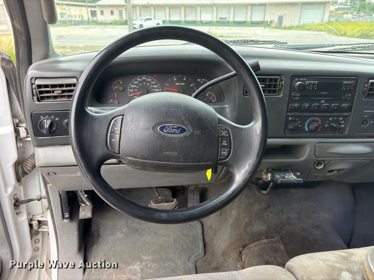 image for item DO5235 2004 Ford F450 Super Duty Ext. Cab utility / service truck