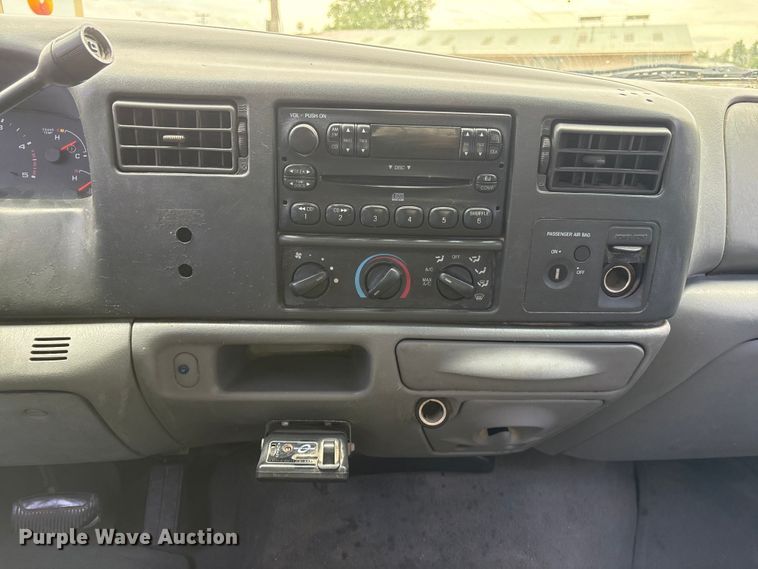 image for item DO5235 2004 Ford F450 Super Duty Ext. Cab utility / service truck
