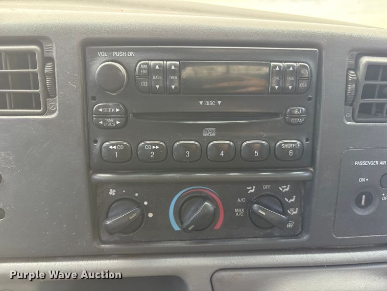 image for item DO5235 2004 Ford F450 Super Duty Ext. Cab utility / service truck