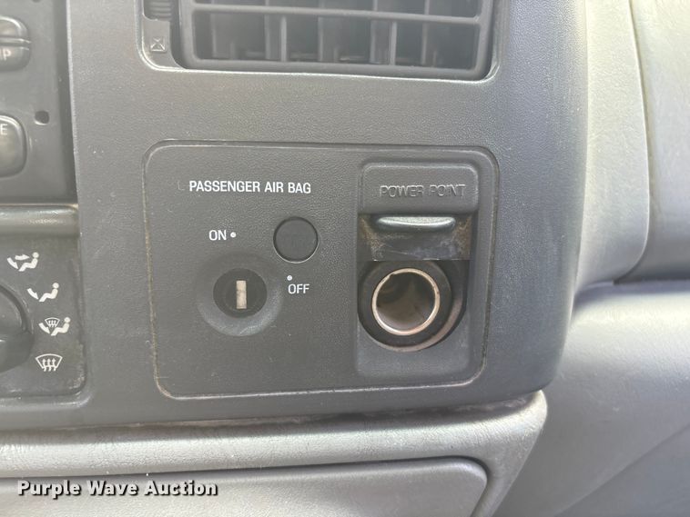 image for item DO5235 2004 Ford F450 Super Duty Ext. Cab utility / service truck