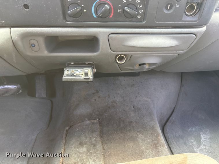 image for item DO5235 2004 Ford F450 Super Duty Ext. Cab utility / service truck