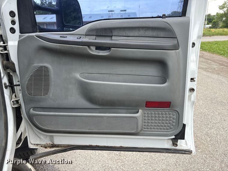 image for item DO5235 2004 Ford F450 Super Duty Ext. Cab utility / service truck