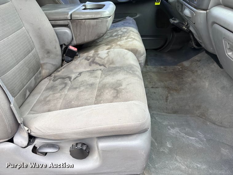 image for item DO5235 2004 Ford F450 Super Duty Ext. Cab utility / service truck