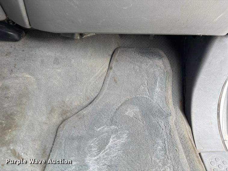 image for item DO5235 2004 Ford F450 Super Duty Ext. Cab utility / service truck