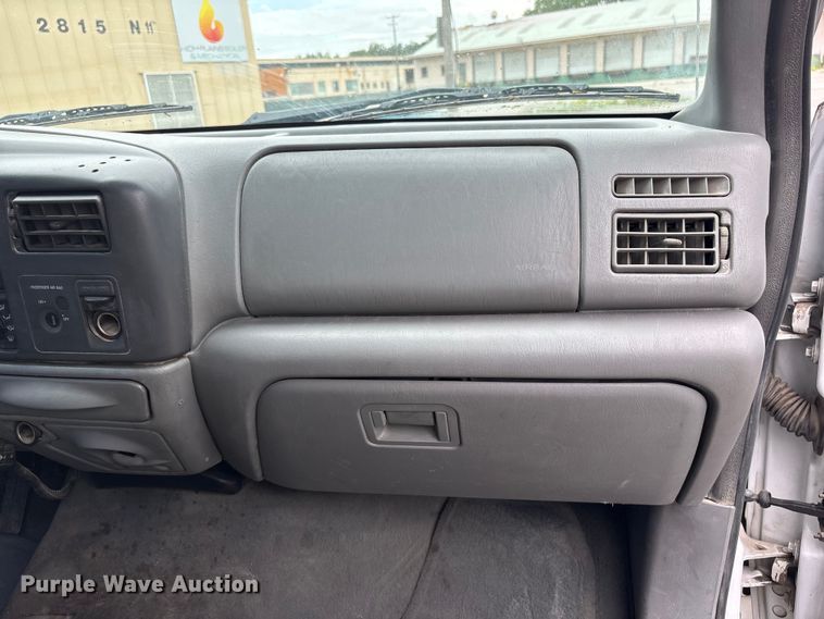 image for item DO5235 2004 Ford F450 Super Duty Ext. Cab utility / service truck