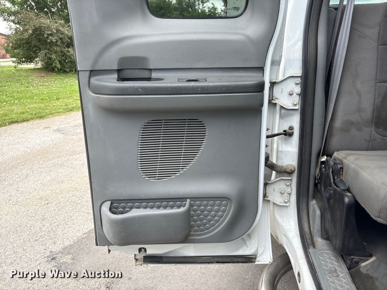 image for item DO5235 2004 Ford F450 Super Duty Ext. Cab utility / service truck