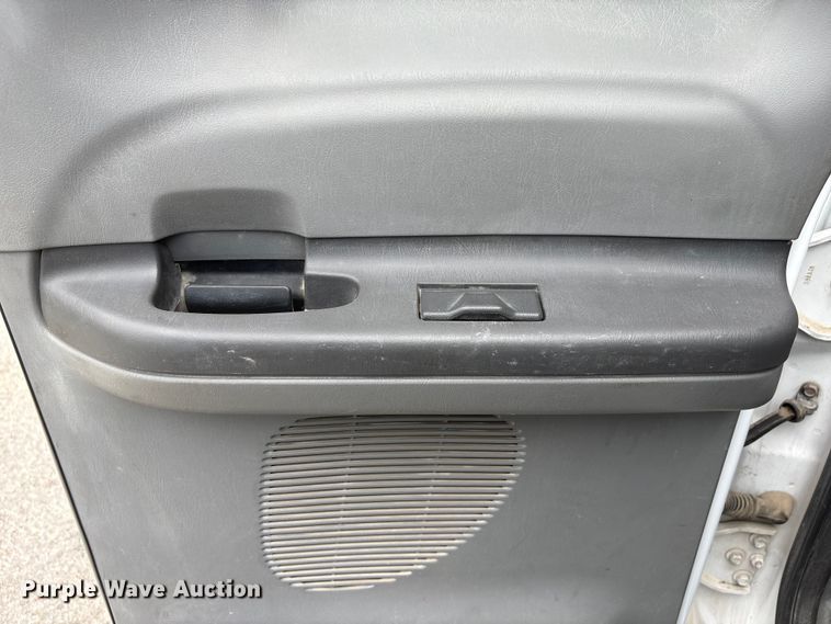 image for item DO5235 2004 Ford F450 Super Duty Ext. Cab utility / service truck