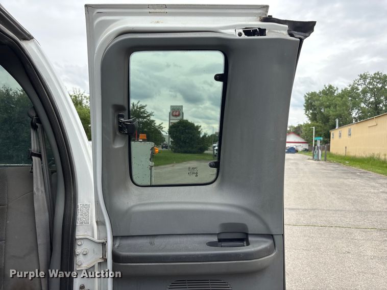 image for item DO5235 2004 Ford F450 Super Duty Ext. Cab utility / service truck