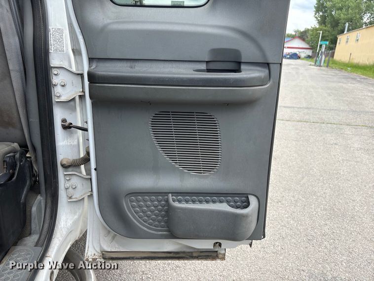 image for item DO5235 2004 Ford F450 Super Duty Ext. Cab utility / service truck