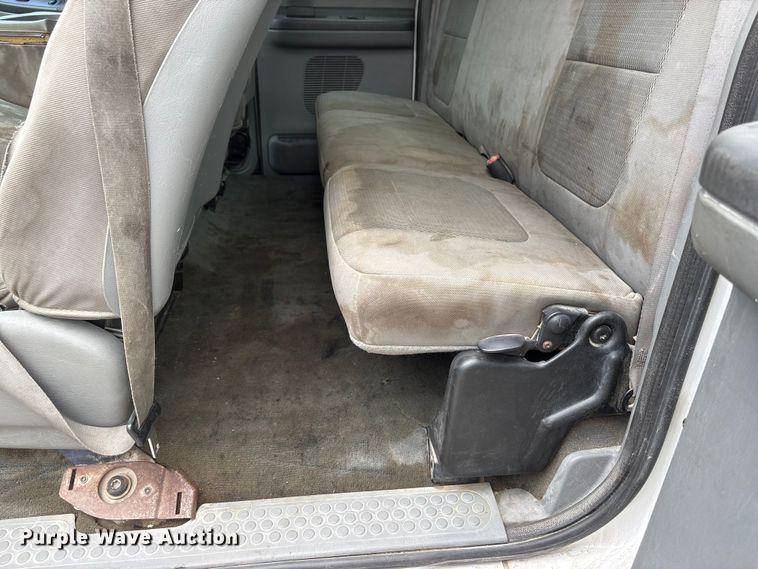 image for item DO5235 2004 Ford F450 Super Duty Ext. Cab utility / service truck