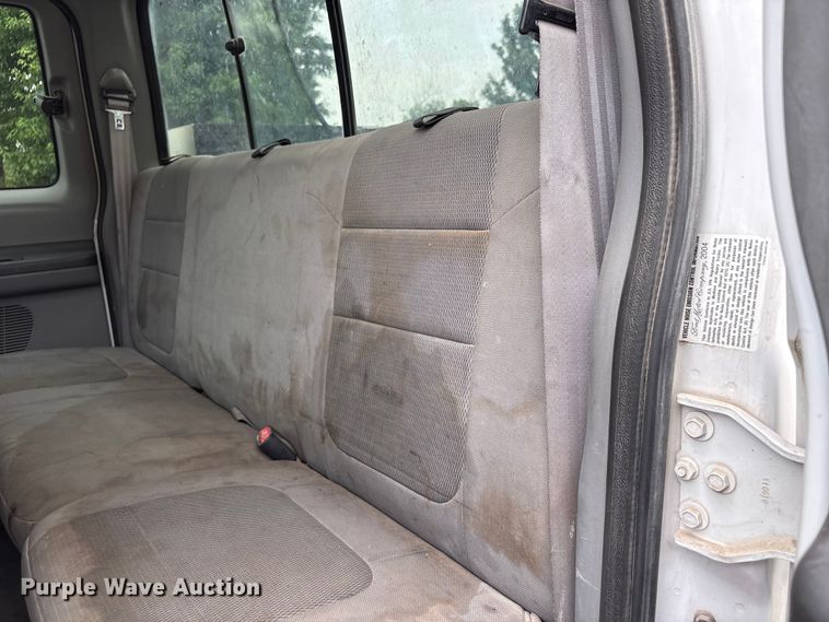 image for item DO5235 2004 Ford F450 Super Duty Ext. Cab utility / service truck