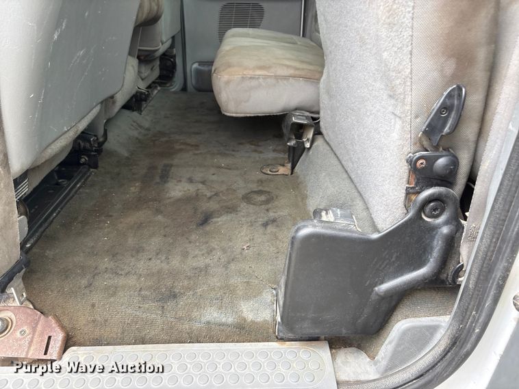 image for item DO5235 2004 Ford F450 Super Duty Ext. Cab utility / service truck