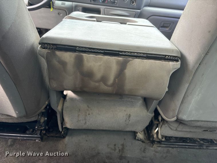 image for item DO5235 2004 Ford F450 Super Duty Ext. Cab utility / service truck