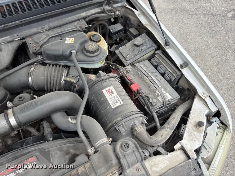 image for item DO5235 2004 Ford F450 Super Duty Ext. Cab utility / service truck