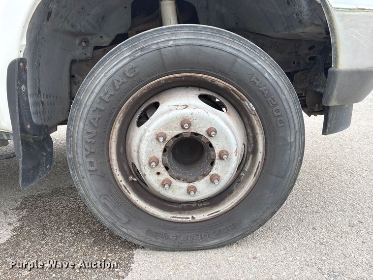 image for item DO5235 2004 Ford F450 Super Duty Ext. Cab utility / service truck