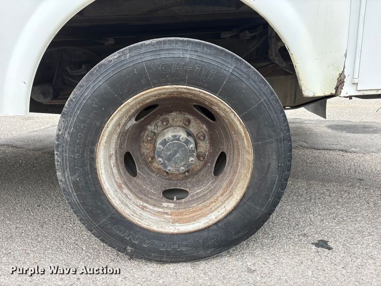 image for item DO5235 2004 Ford F450 Super Duty Ext. Cab utility / service truck