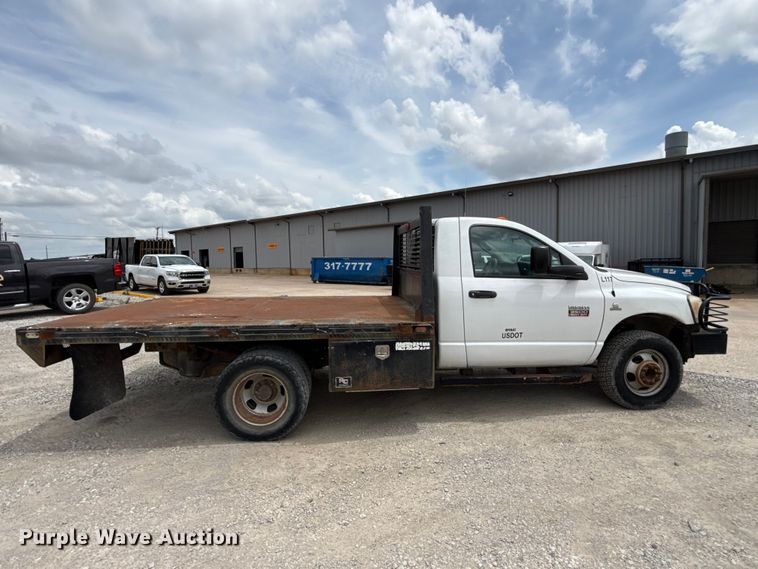 image for item DO8516 2010 Dodge Ram 3500 flatbed pickup truck