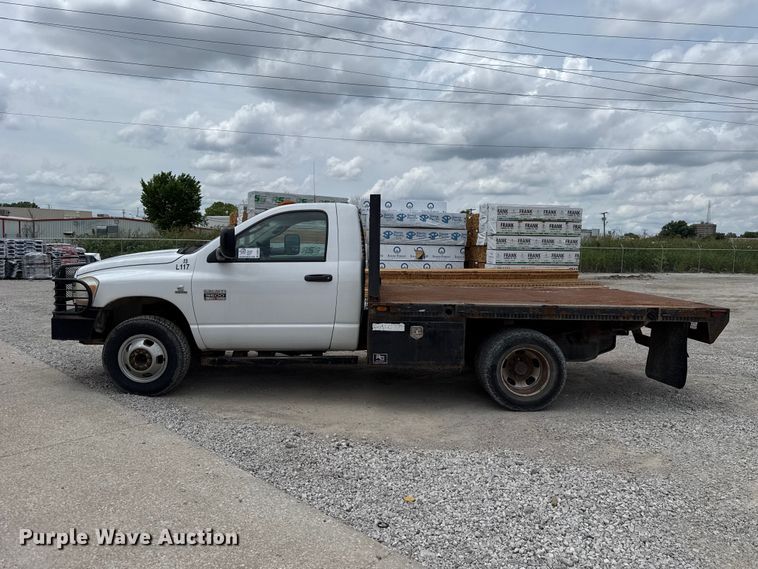 image for item DO8516 2010 Dodge Ram 3500 flatbed pickup truck