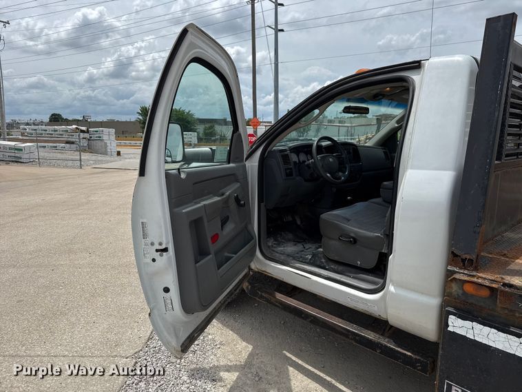 image for item DO8516 2010 Dodge Ram 3500 flatbed pickup truck