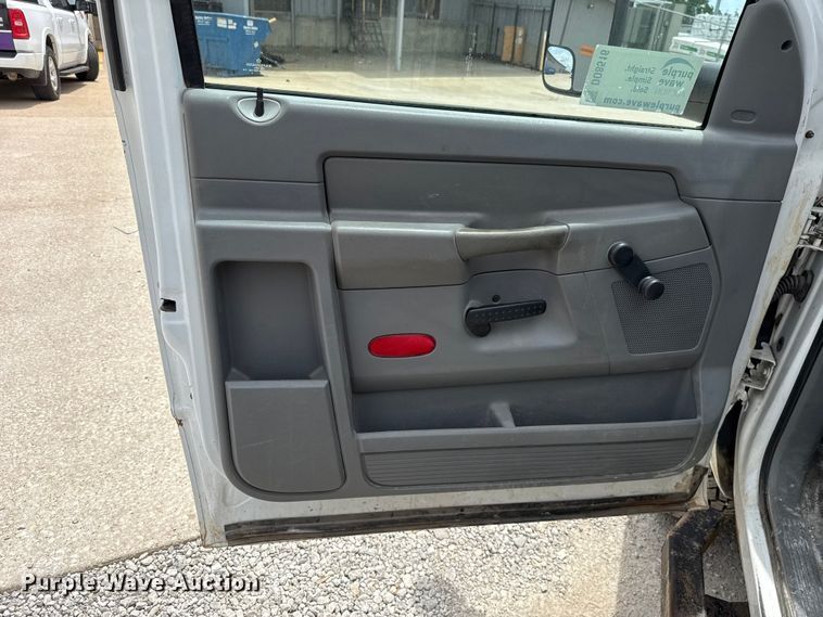 image for item DO8516 2010 Dodge Ram 3500 flatbed pickup truck