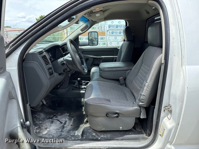 image for item DO8516 2010 Dodge Ram 3500 flatbed pickup truck