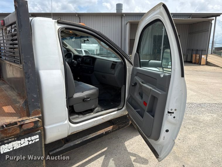 image for item DO8516 2010 Dodge Ram 3500 flatbed pickup truck