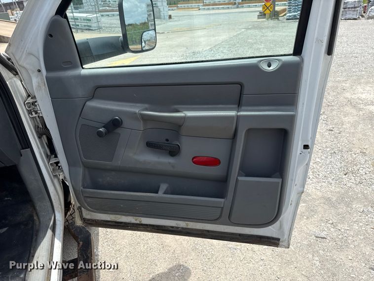 image for item DO8516 2010 Dodge Ram 3500 flatbed pickup truck