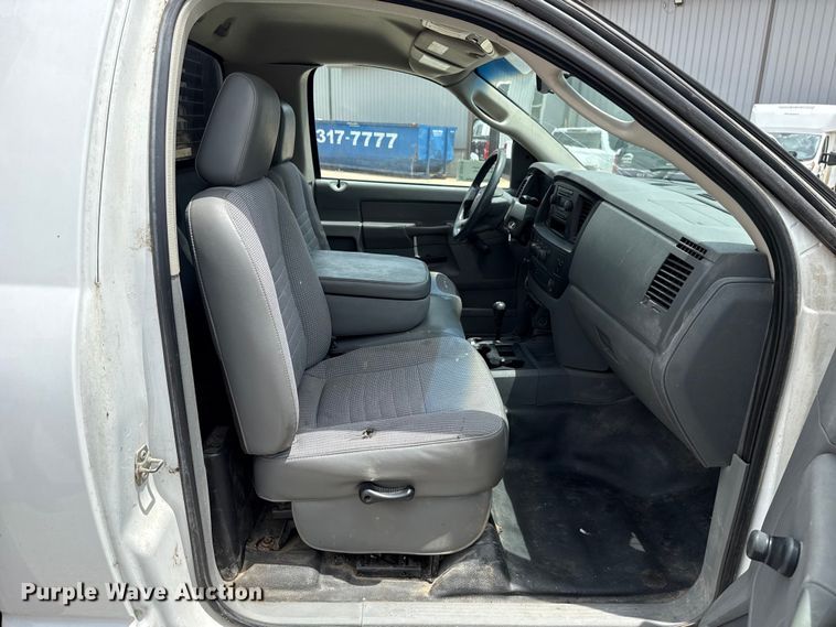 image for item DO8516 2010 Dodge Ram 3500 flatbed pickup truck