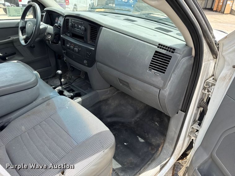 image for item DO8516 2010 Dodge Ram 3500 flatbed pickup truck