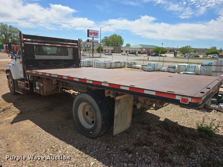 image for item DP8936 2005 GMC C6500 dump flatbed truck