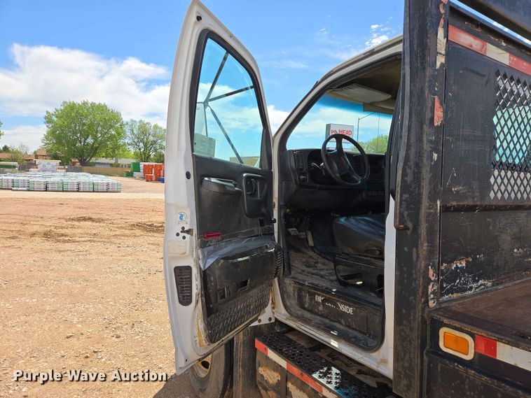 image for item DP8936 2005 GMC C6500 dump flatbed truck