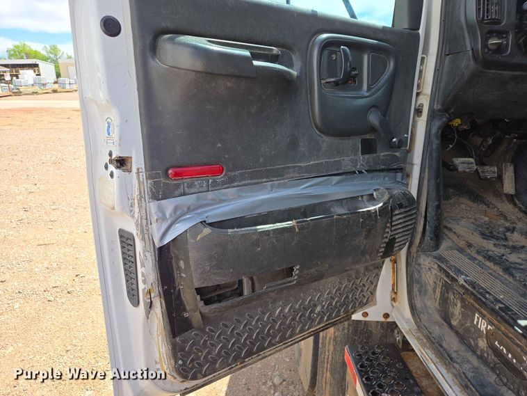 image for item DP8936 2005 GMC C6500 dump flatbed truck