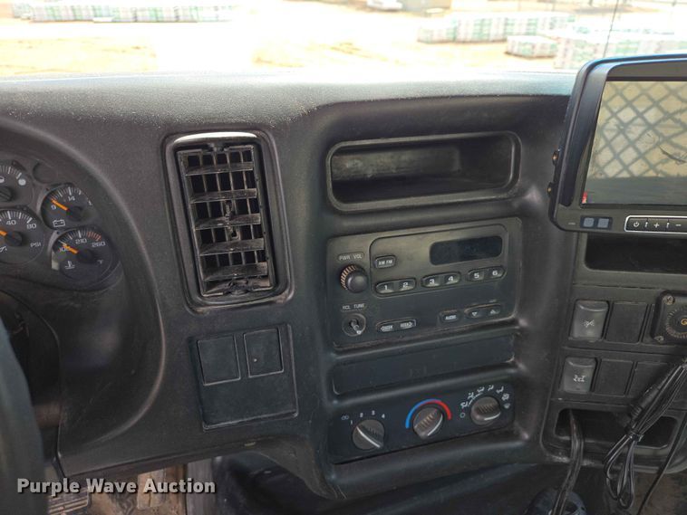 image for item DP8936 2005 GMC C6500 dump flatbed truck