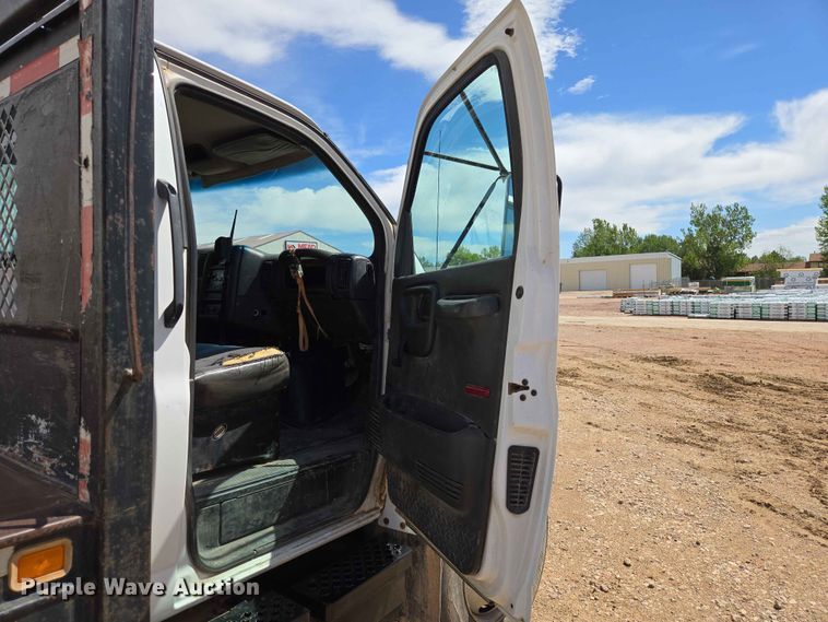 image for item DP8936 2005 GMC C6500 dump flatbed truck