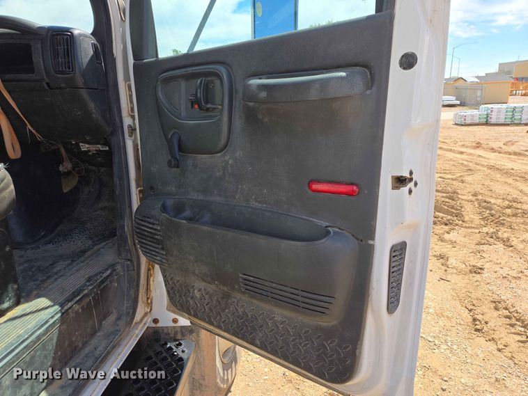 image for item DP8936 2005 GMC C6500 dump flatbed truck