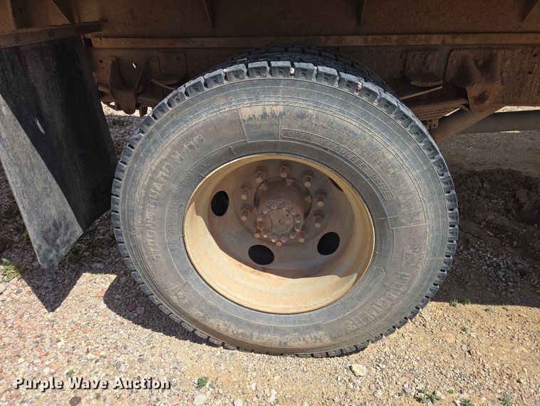 image for item DP8936 2005 GMC C6500 dump flatbed truck