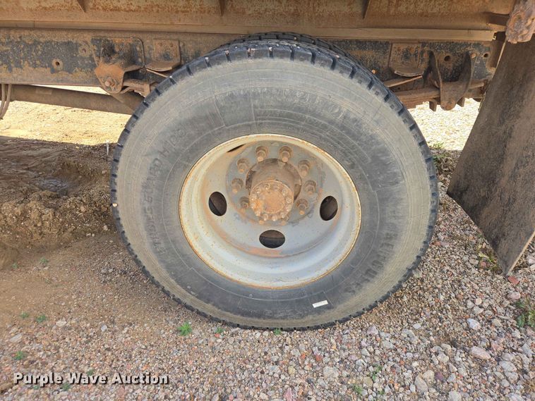 image for item DP8936 2005 GMC C6500 dump flatbed truck