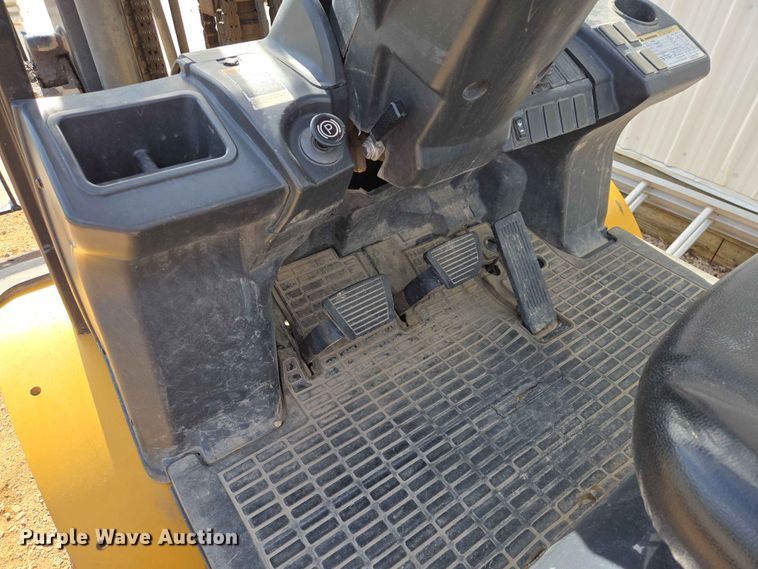 image for item DP8937 Caterpillar PD8000 forklift