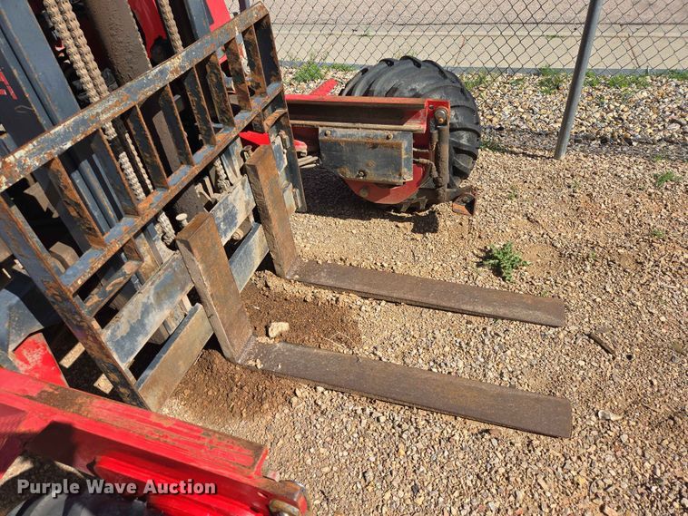 image for item DP8938 2001 Moffett M5000 forklift