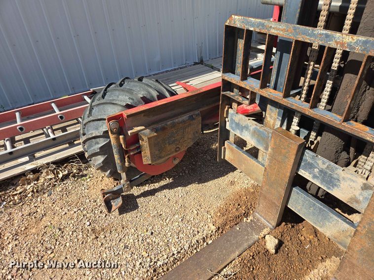 image for item DP8938 2001 Moffett M5000 forklift