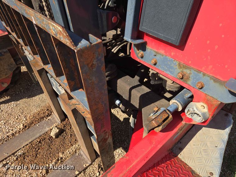 image for item DP8938 2001 Moffett M5000 forklift