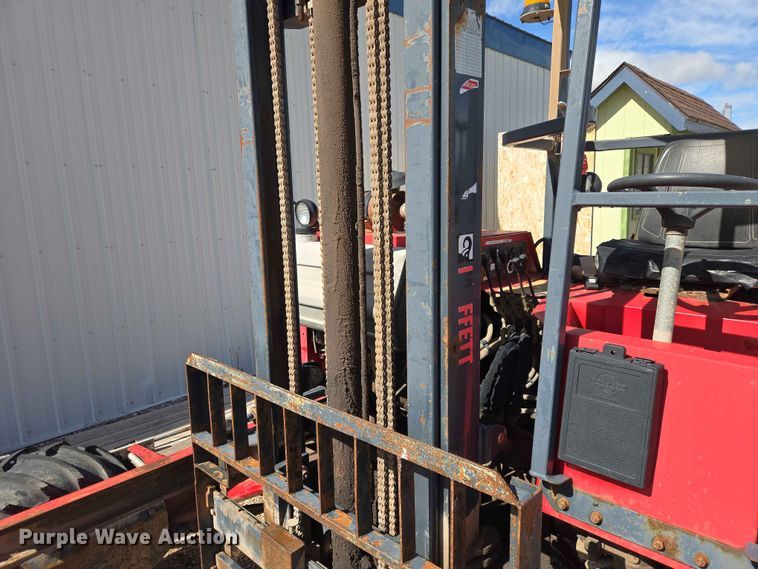 image for item DP8938 2001 Moffett M5000 forklift